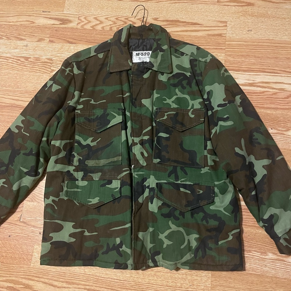 Army Camo Jacket .  Size Large. M52Q